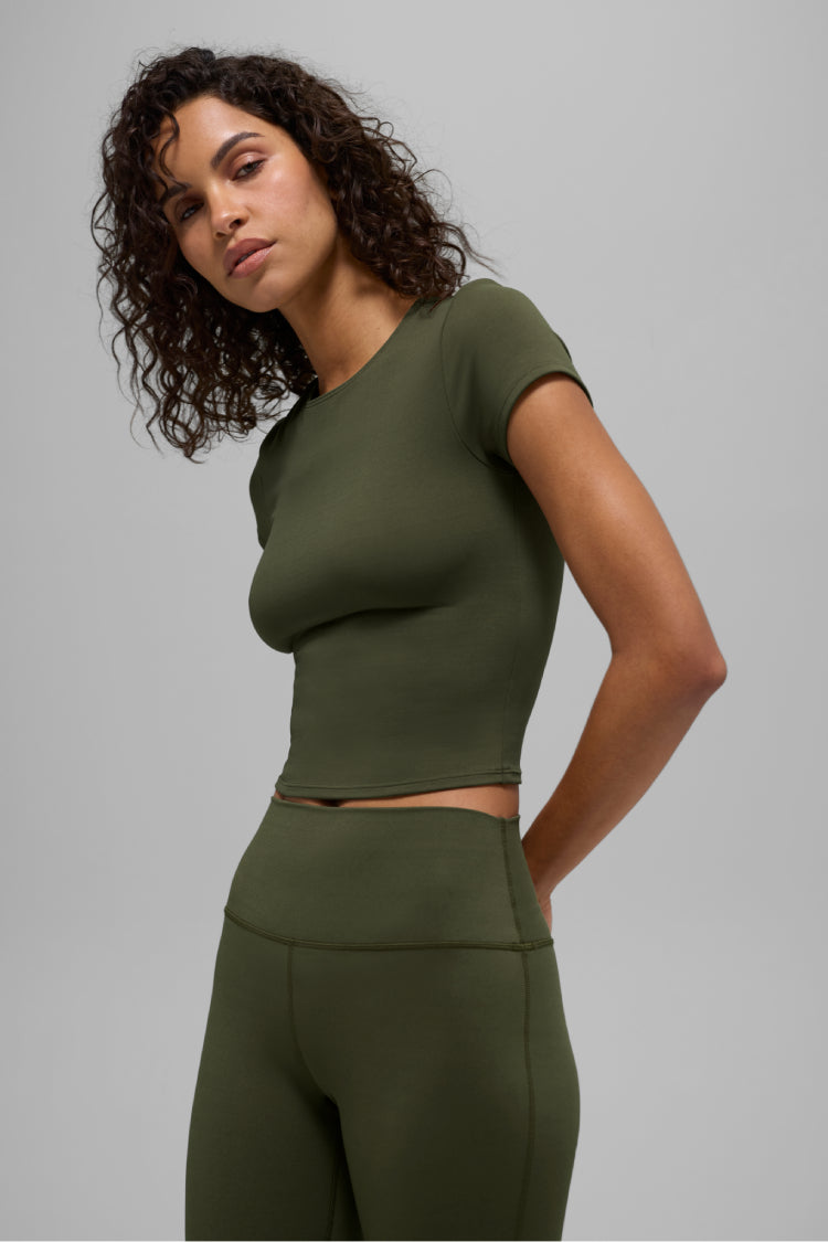 ALO SOFTSCULPT PRECISION SHORT SLEEVE TOP – ALO Indonesia