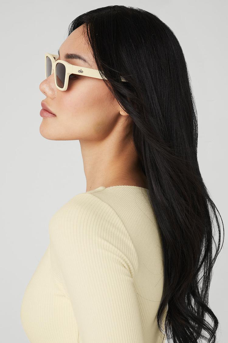 CHILL SUNGLASSES – Alo Yoga Indonesia