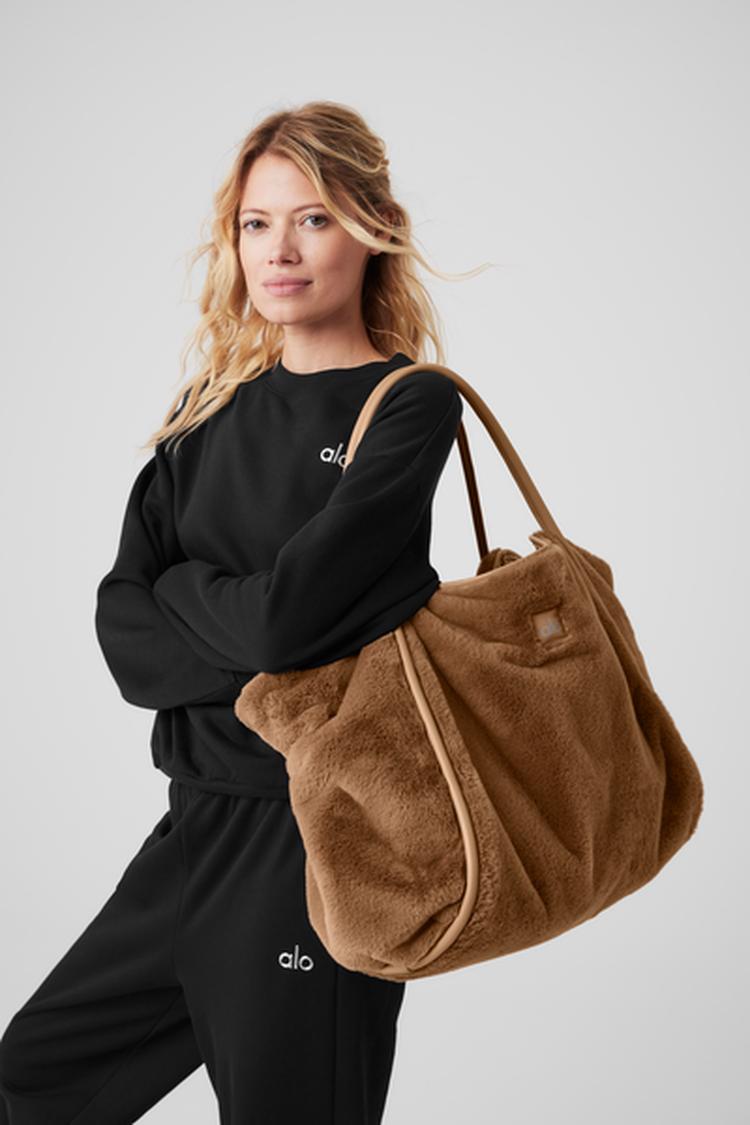 【ALO Yoga】Faux Fur Tote Bag（送料込み） Faux Fur Tote Bag - Toasted Almond | Alo Yoga