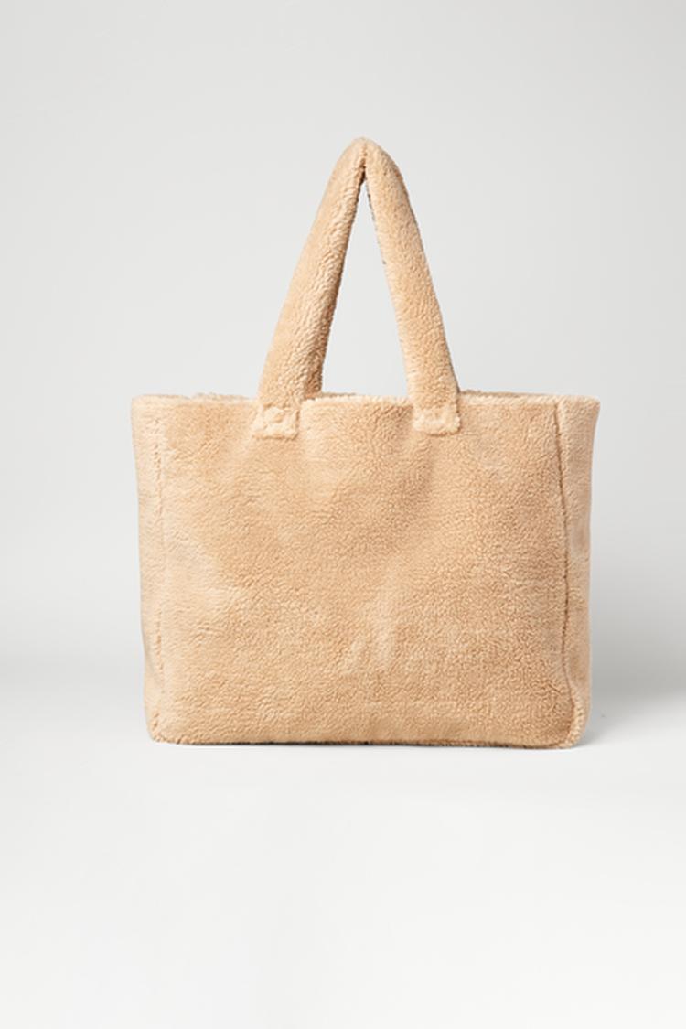 FOXY SHERPA TOTE – Alo Yoga Indonesia