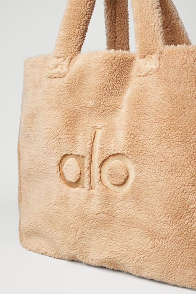 FOXY SHERPA TOTE – Alo Yoga Indonesia