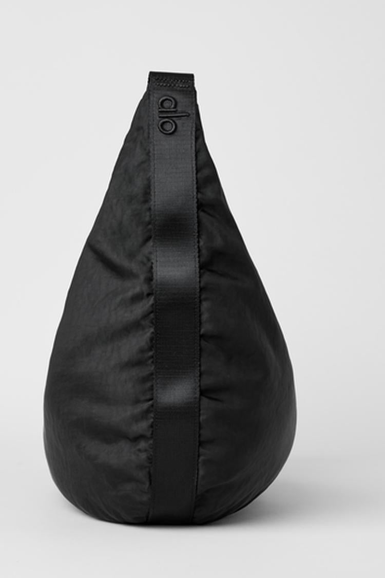 【Alo Yoga】Om The Go Gym Sling Bag Om The Go Gym Sling Bag - Black | Alo Yoga