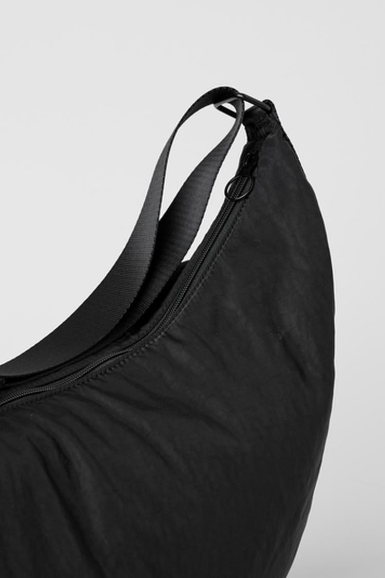 ALO Yoga ロゴ OM THE GO GYM スリングバッグ 関税&送料込 Alo + Om the Go Gym Sling Bag