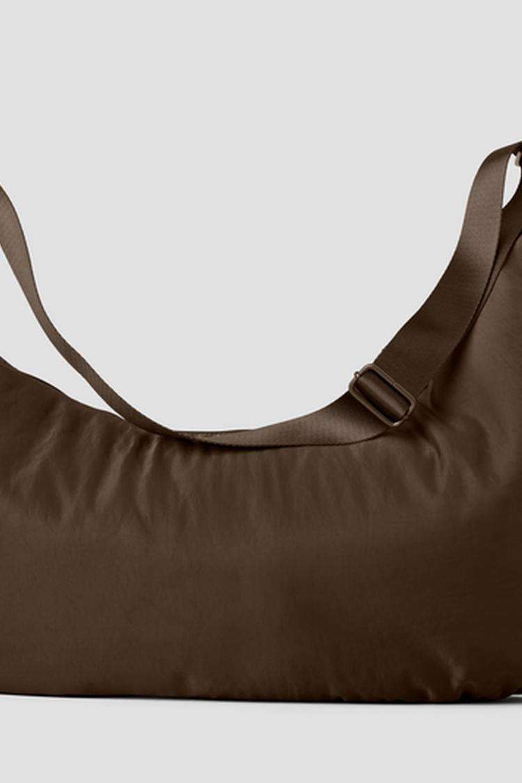 OM THE GO GYM SLING BAG – Alo Yoga Indonesia