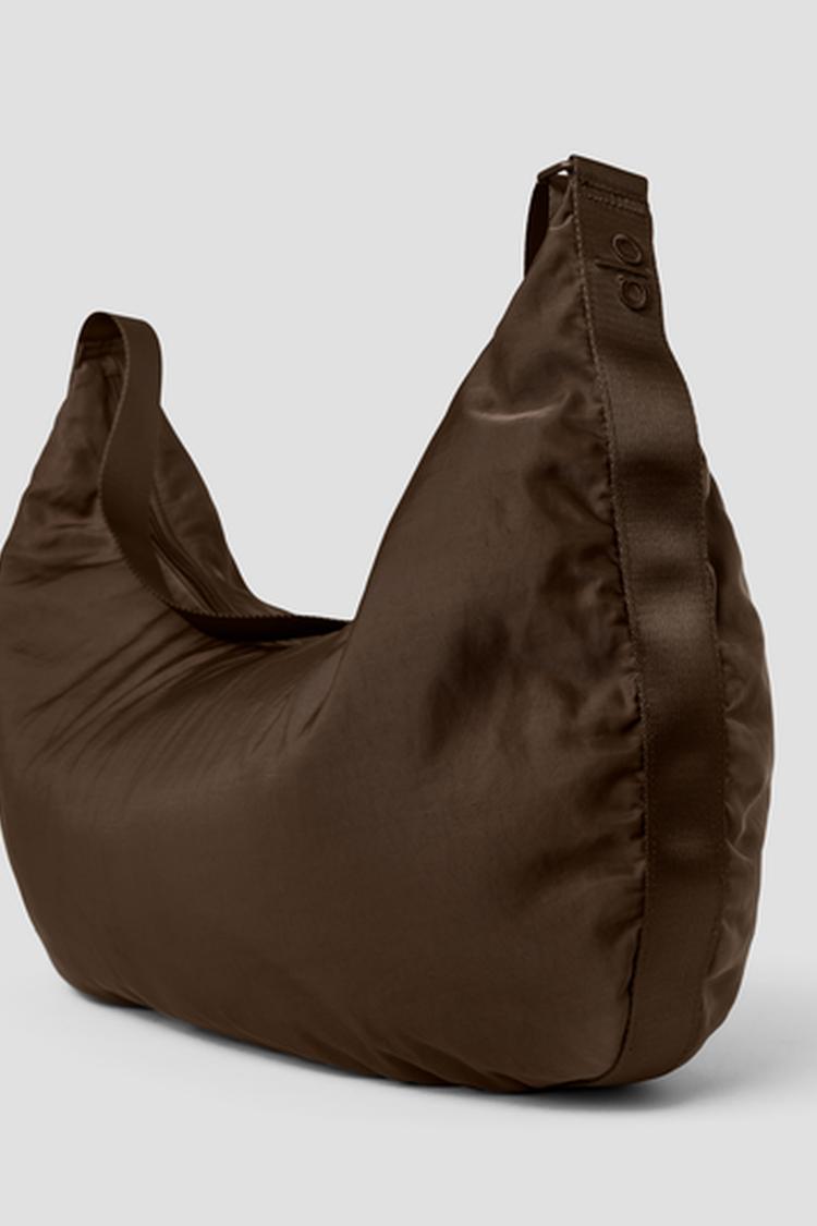 Alo Yoga 鞄 Gym Sling BagOm The Go ジムスリングバッグ A0616U_01_b1_a1_320x.jpg?v=