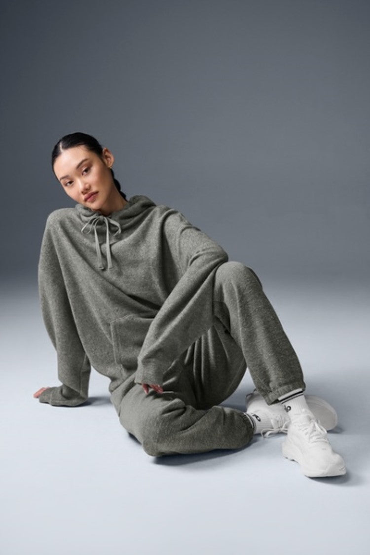 大人気【Alo Yoga】Triumph Restore Hoodie パーカー フーディー Triumph Restore Hoodie - Grey Triblend | Alo Yoga
