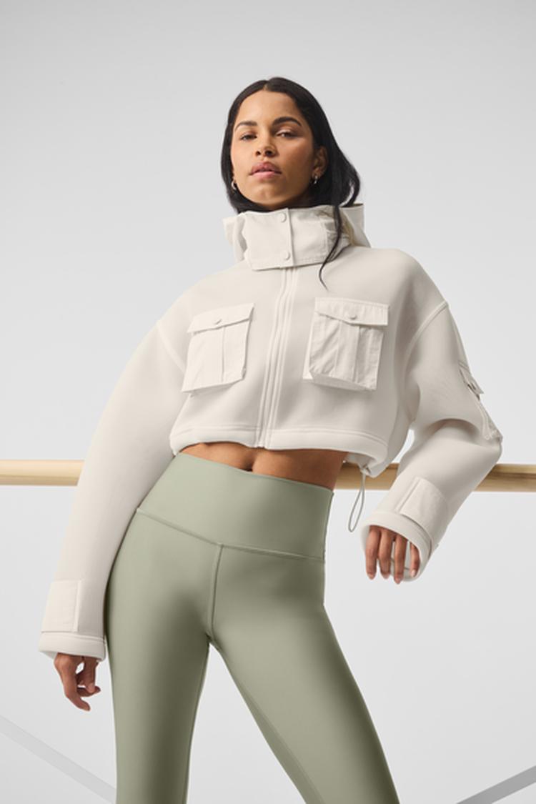 CROPPED ENGAGE CARGO PARKA – Alo Yoga Indonesia