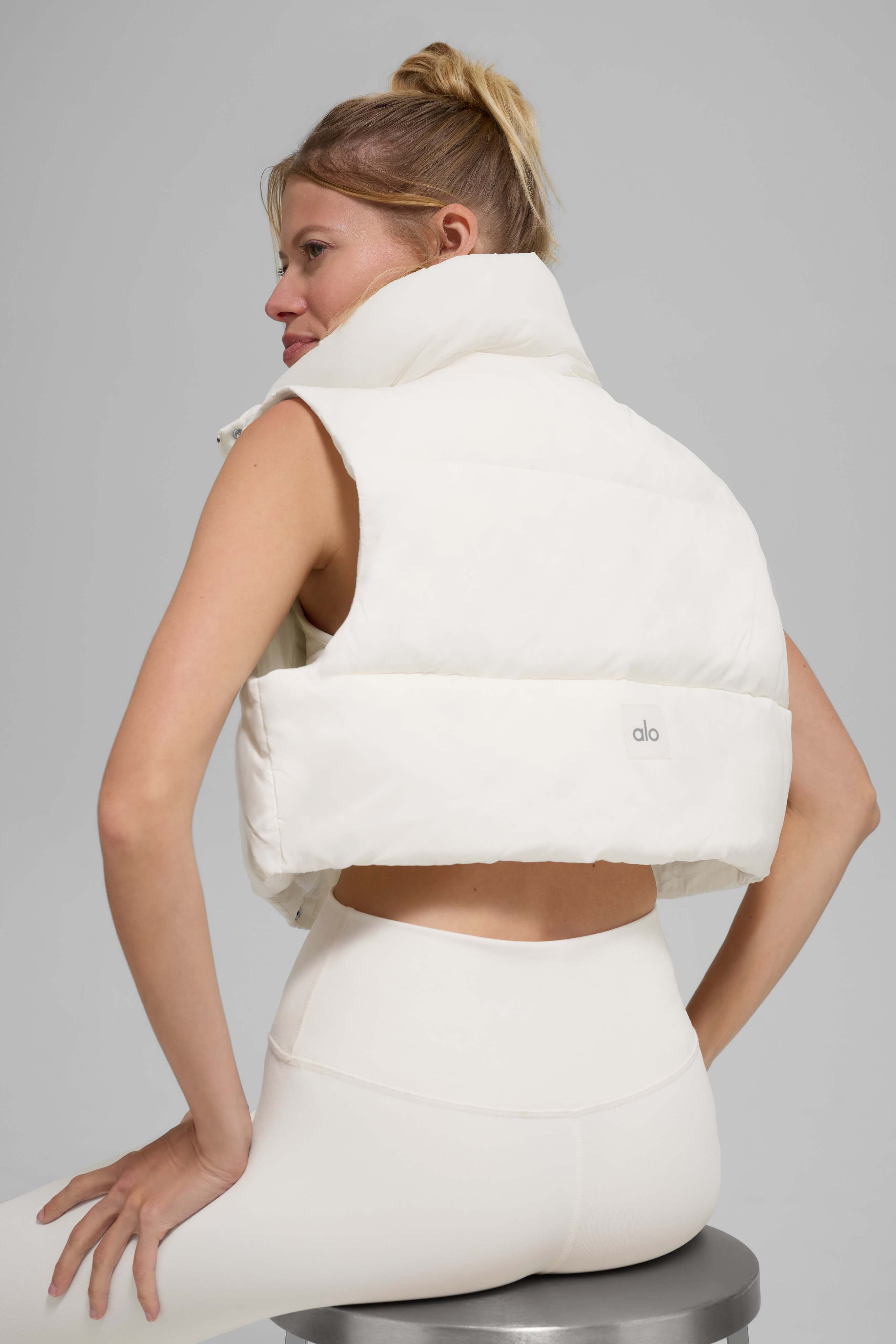 EXTREME CROPPED GOLD RUSH PUFFER VEST – ALO Indonesia