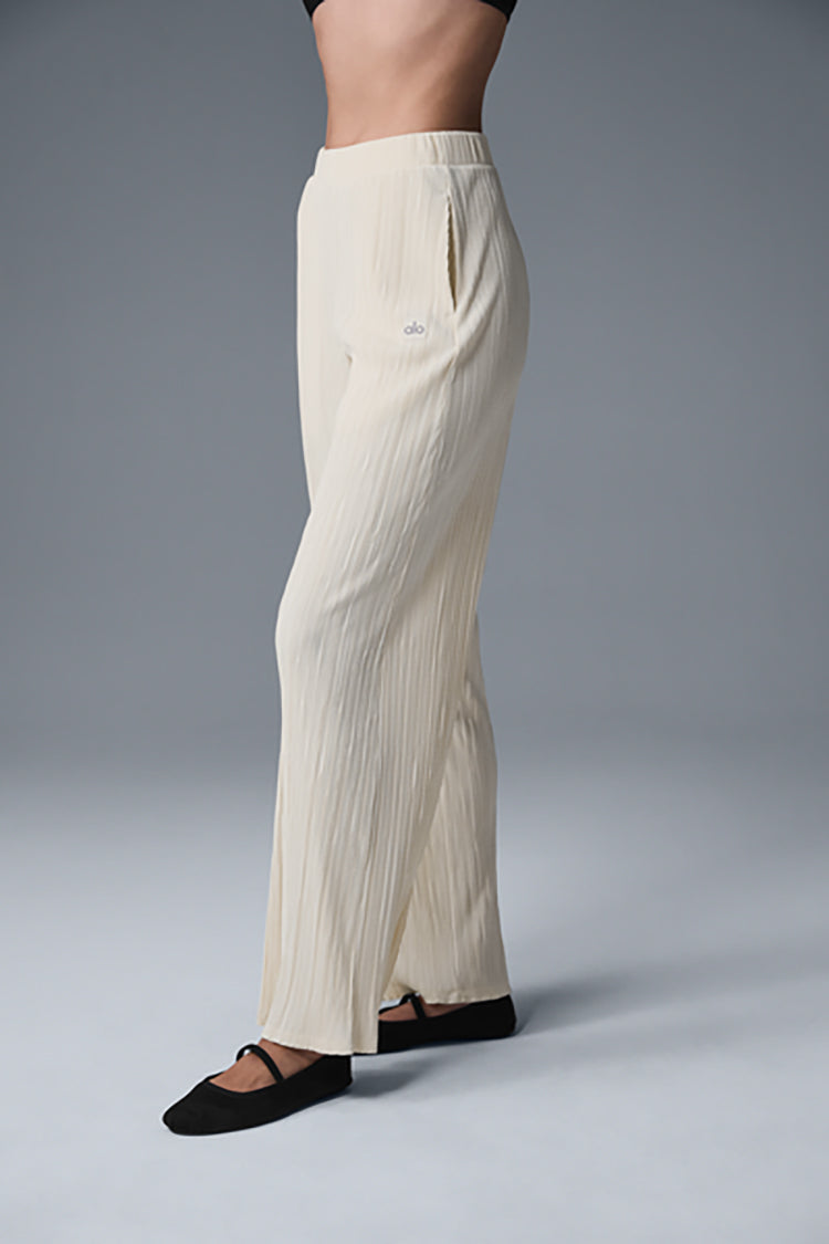HIGH-WAIST MICRO PLISSE STRAIGHT LEG PANT – ALO Indonesia