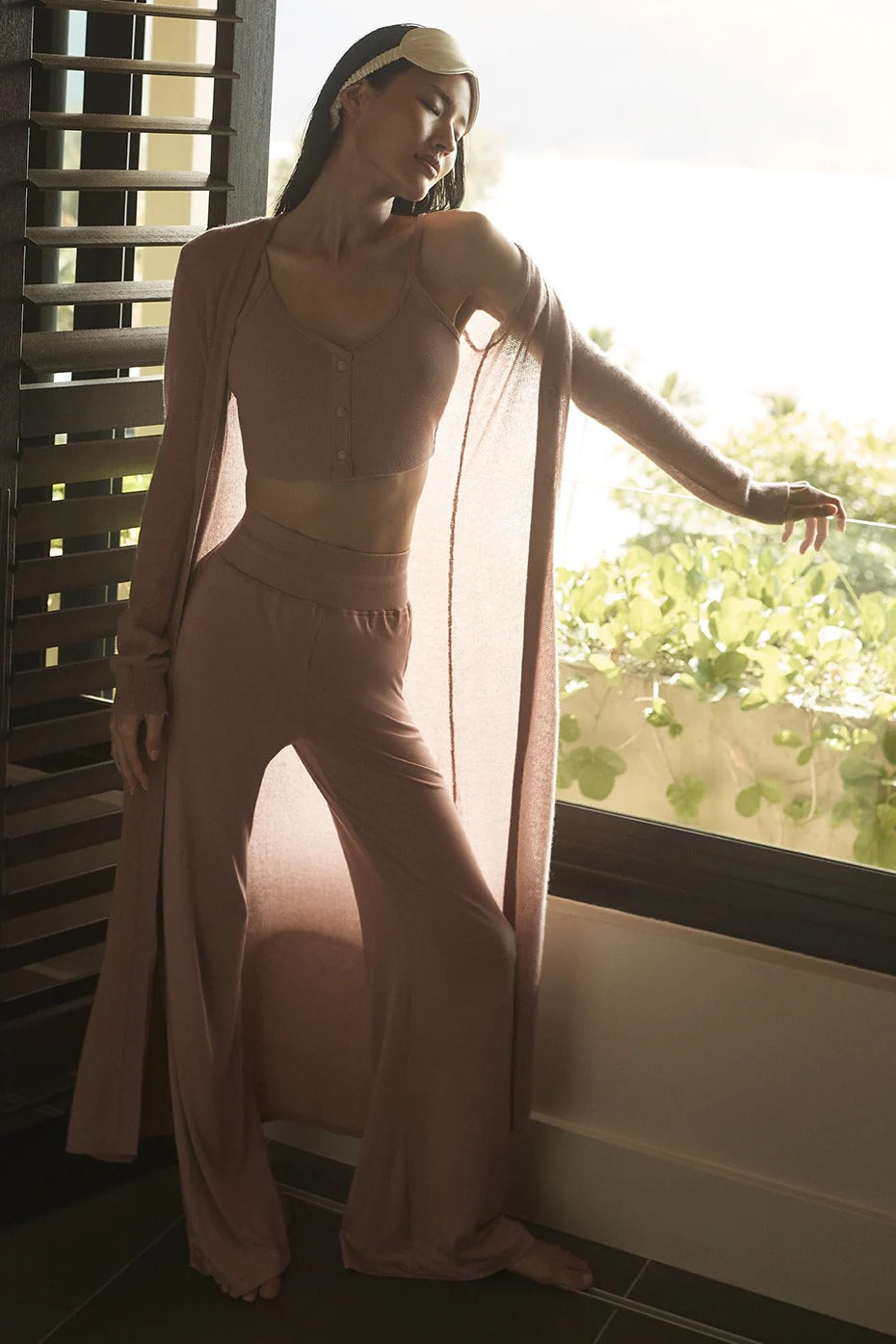 パンツ [Alo Yoga] Semi-Sheer Delicate Lounge Flare Pant Semi-Sheer Delicate Lounge Flare Pant - Athletic Heather